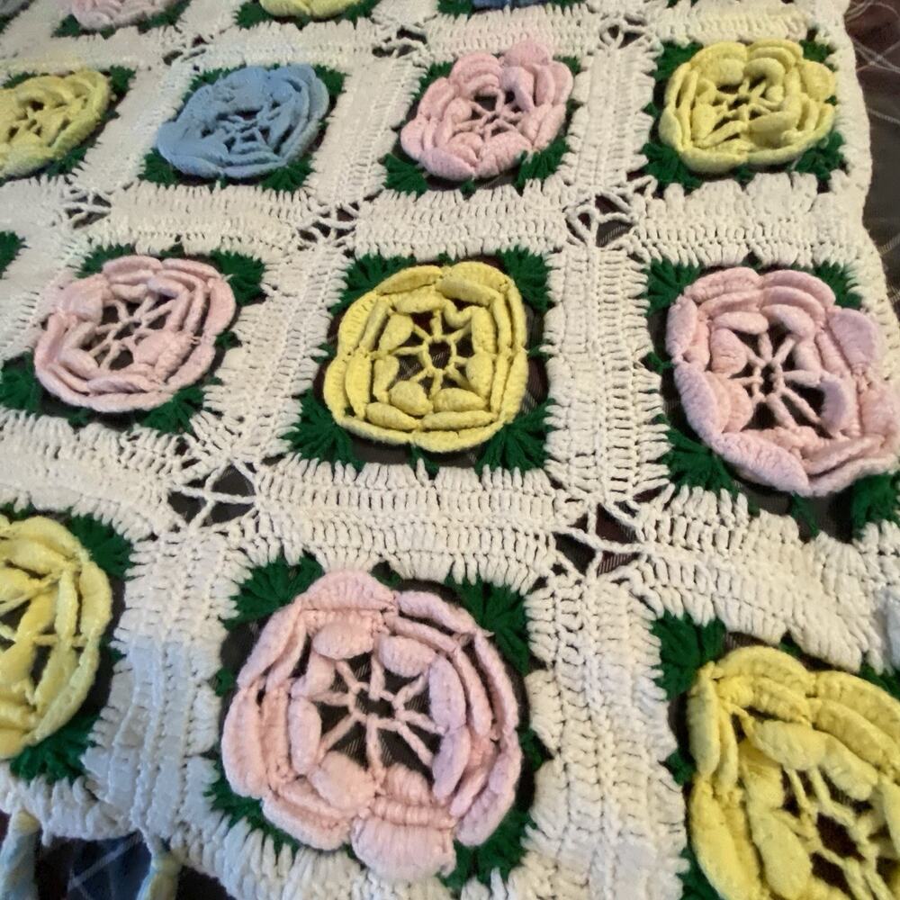 Vintage Handmade Crochet 3D Flower Blanket 67x57” Afghan Throw Cottagecore Artsy - Picture 4 of 6